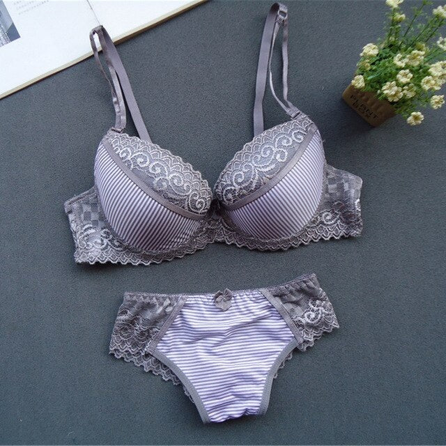 Sexy Women’s Lace Underwear Set Padded Underwired Push-Up Bra & Briefs Brassiere Set